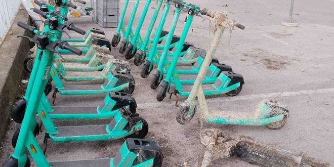 S morskog dna izvučeno 18 električnih romobila