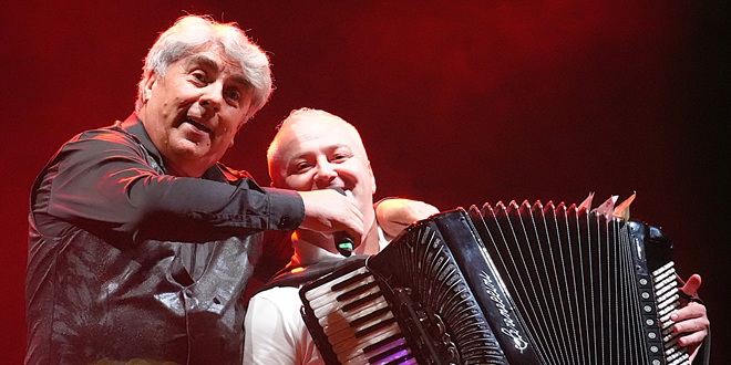 FOTO Duško Kuliš napunio splitski Porat koncertom posvećenim Halidu Bešliću