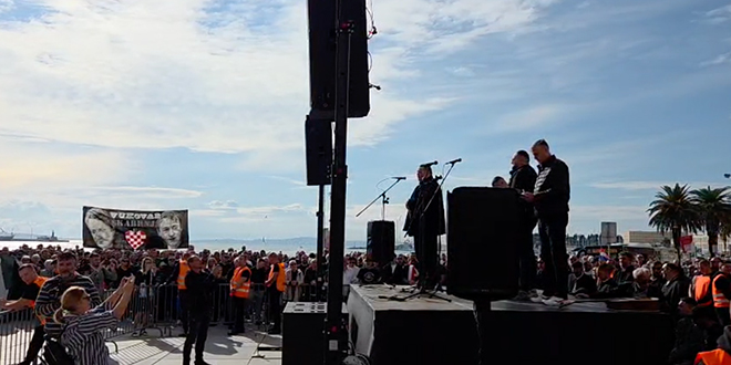 VIDEO Poslusajte kako se na Rivi molio 'Oče naš'