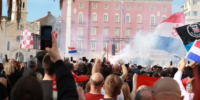 VIDEO Koliko je ljudi bilo na Rivi? Pogledajte snimku iz srca prosvjeda...