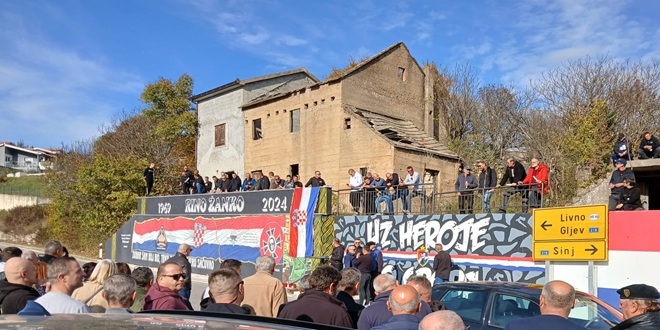 FOTO: U Obrovcu Sinjskom otkrivan mural vitezu 4. GBR Rinu Žanku