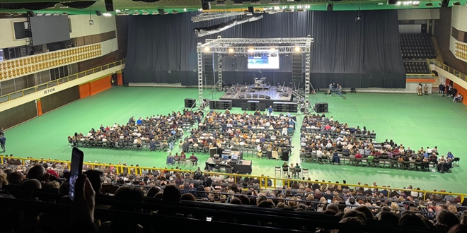 VIDEO Ovako izgleda dvorana Gripe svega nekoliko minuta prije početka koncerta Tomislava Bralića i klape Intrade
