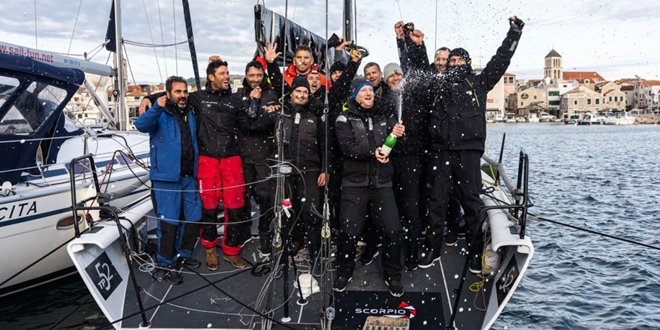 Zlatni olimpijac pokorio kultnu regatu: Šime Fantela i Scorpio osvojili 22. Jabuku