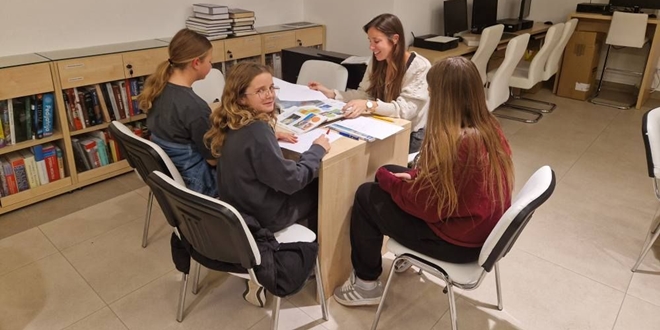 FOTOGALERIJA: U Novalji započele aktivnosti Udruge Ana