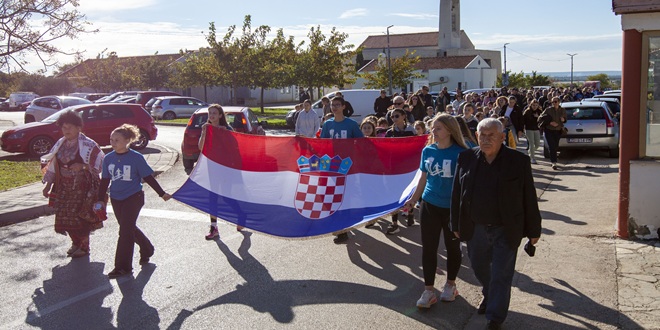 DA SE NE ZABORAVI Ani Ćupić i Ante Špaleta pobjednici atletske utrke 'Dani sjećanja od Škabrnje do Vukovara'