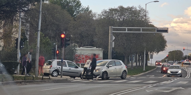 PROMETNA U SPLITU Sudarila se dva automobila