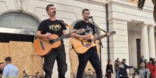 VIDEO Braća Kumerle izvela domoljubnu himnu na splitskoj Rivi