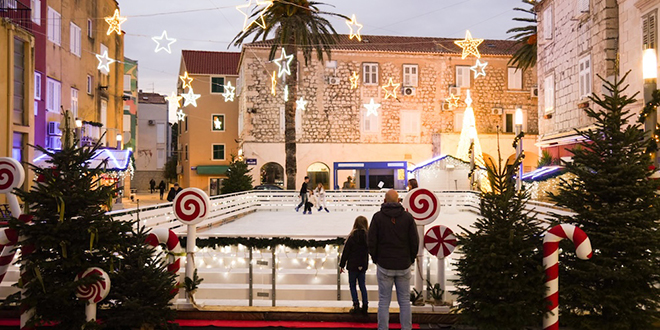 Makarska predstavila program Adventa: Klizalište, koncerti i najveći mali advent u Dalmaciji