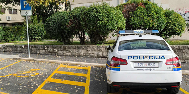 DOBRO OPRAVDANJE? Policajci parkirali na mjesto osoba s invaliditetom, stiglo objašnjenje
