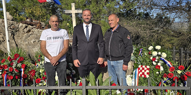 FOTOGALERIJA: U Strožancu obilježena 34. obljetnica pogibije Vladimira Vukovića Vate