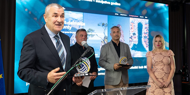 FOTO Kako suradnja policije i Digitalne Dalmacije gradi sigurniju turističku destinaciju? Veliko priznanje za projekt 'Safe in Dalmatia'!