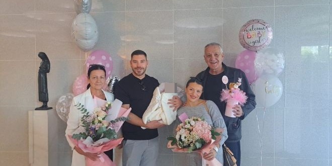 Slavi se u obitelji splitskog pjevača Matka Jelavića, stigla prinova