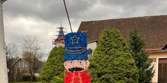 Svećenik osudio postavljanje figura orašara: 'Simbol zla'