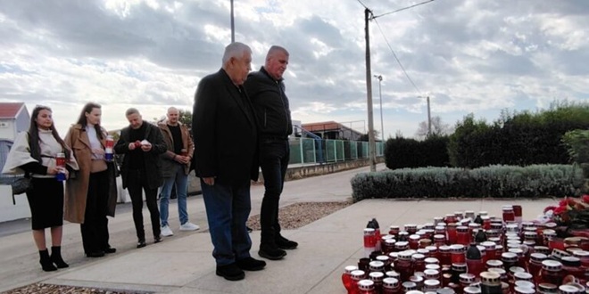 VIDEO: NA PUTU ZA VUKOVAR Bulj u Škabrnji zapalio svijeću