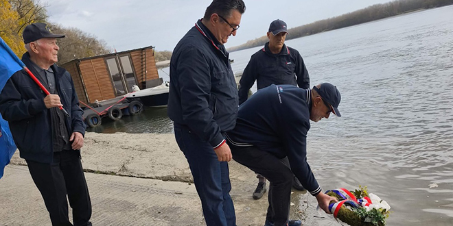 ZA SRPSKE ŽRTVE Članovi VeDRA-e u Borovu Selu bacili vijence, umjesto u Vukovaru