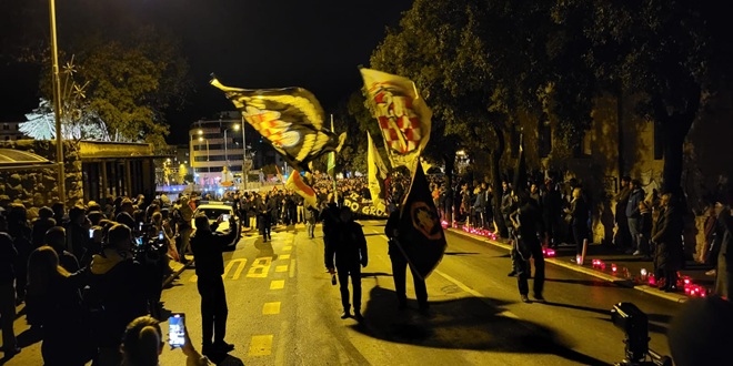 UŽIVO Započeo tradicionalni Torcidin mimohod u čast žrtvama Vukovara i Škabrnje