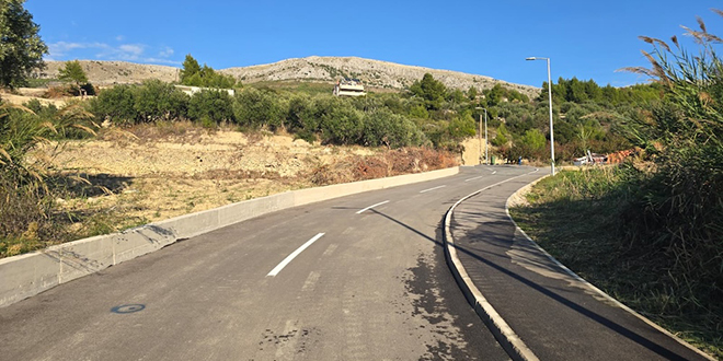FOTO/VIDEO Načelnik Dropuljić obišao dovršene radove prometnice: 'Još jedan važan projekt za razvoj Podstrane'