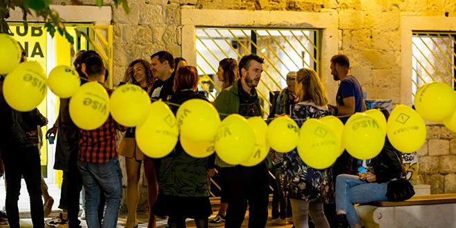 U petak su u Zoni prve karaoke, a u subotu nova izložba i crtanje ornamenata