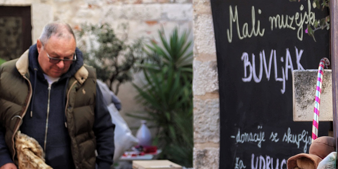 FOTO Mali buvljak Etnografskog za Centar za beskućnike udruge MoST