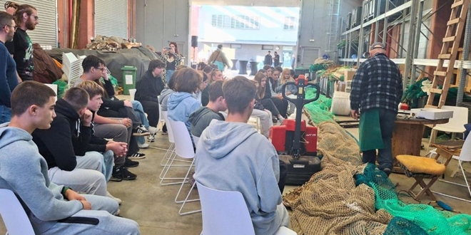 FOTOGALERIJA Ribari, struka i učenici zajedno za čišći Jadran u ribarskoj luci Brižine