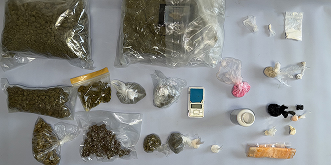 VIDEO Veća količina droge nađena u stanu u Splitu, dvije osobe uhićene