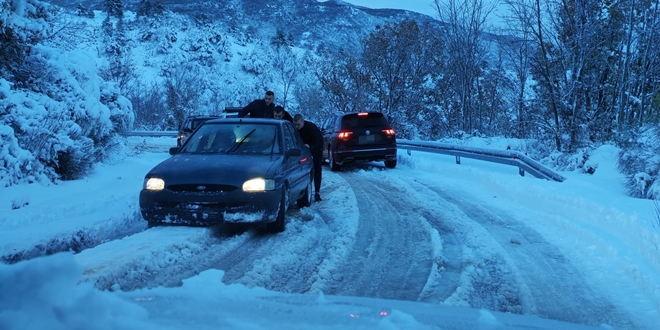 Mještani apeliraju: 'Pošaljite nam ralicu na Zelovo, ni jednom nije bila!'