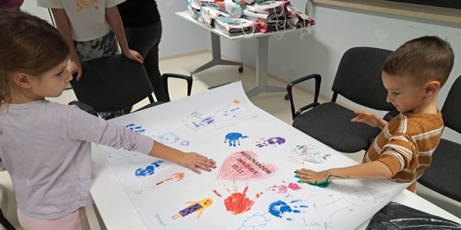 Međunarodni dan djece u Novalji: Kreativnost, znanje i zajedništvo u organizaciji Udruge Ana