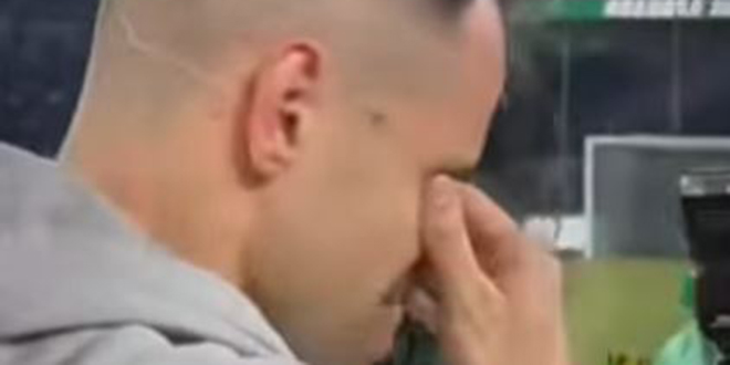 VIDEO: Franko Andrijašević zaplakao na odlasku iz kluba, na tribinama i Hajdukov dres