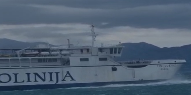 VIDEO Tin Ujević se bori s valovima