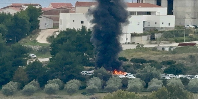 VIDEO Kraj crkve Gospe od Karmela na Kamenu gore automobili