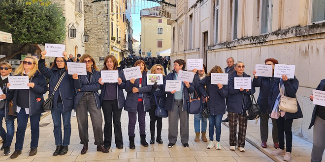 FOTOGALERIJA Pročitajte poruke za doček sudionika antifašističkog marša u Zadru