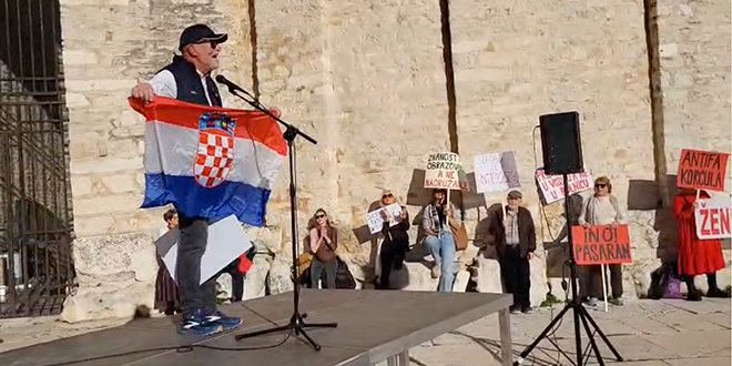 VIDEO 'Ovo je hrvatska zastava, a ne one maškare'