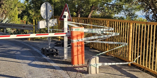 FOTOGALERIJA Zbog radova na Marjanu zabranjen prolaz pješacima, građani ipak prolaze