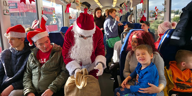 FOTO/VIDEO Najsretniji vlak: Polaznici Centra Juraj Bonači u tradicionalnoj vožnji do Kaštela