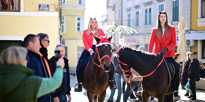 Božićno koledanje vraća duh tradicije u Sinj