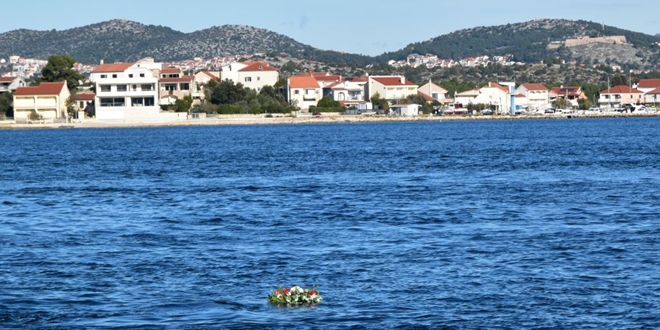 Obilježen blagdan sv. Nikole: U more položeni vijenci za sve poginule i nestale pomorce