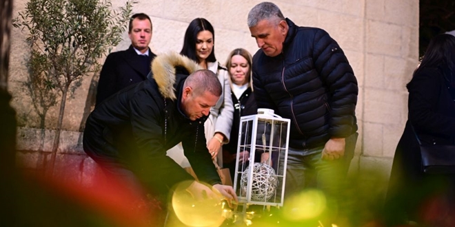 FOTOGALERIJA Upaljena 2. adventska svijeća u Sinju