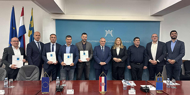 Županija nastavlja poticati stambeno zbrinjavanje: Potpisano osam novih sporazuma za život u Zagori i na otocima