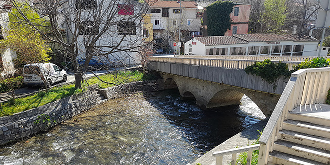 TRAŽE POVLAČENJE: U Žrnovnici smatraju povećanje komunalnog doprinosa nezakonitim, diskriminatornim i netransparentnim