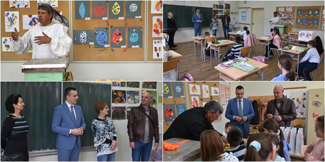 Školski medni dan u Pirovcu: Prvašići dobili prigodne pakete i teglicu meda