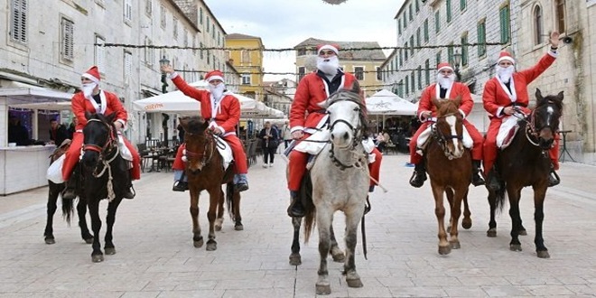 Konjička karavana Djeda Božićnjaka proći će kroz Sinj