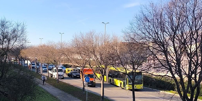 Sudar tri vozila u Ulici Domovinskog rata, stvorila se velika gužva