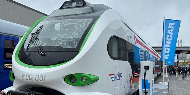 Od ponedjeljka Split i Kaštela spajat će novi baterijski vlak