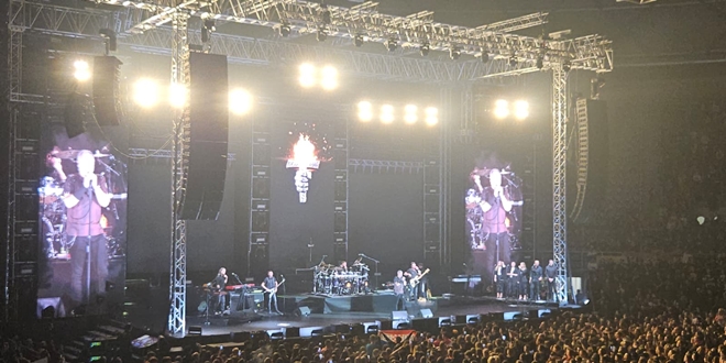 VIDEO Thompson: Podignimo ruke i okrenimo ih prema nebu, prema našem Stvoritelju