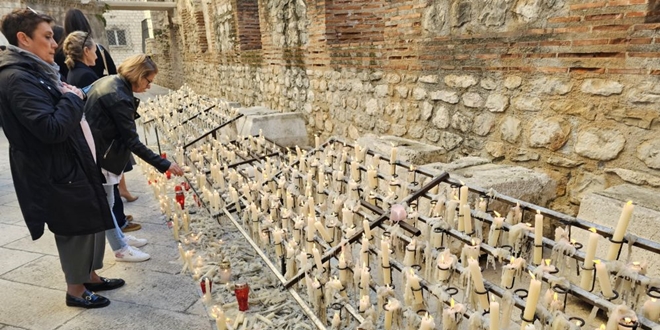 FOTO/VIDEO Split danas slavio svetu Luciju, jednu od zadnjih Dioklecijanovih žrtava