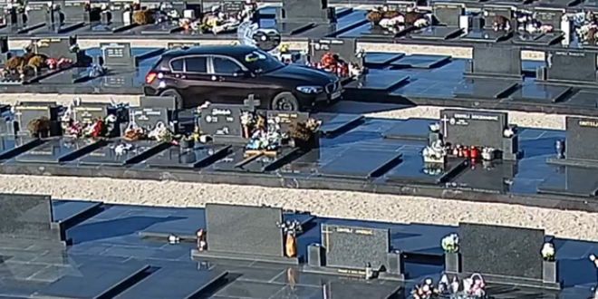 VIDEO Autom se vozio između grobova na šibenskom groblju