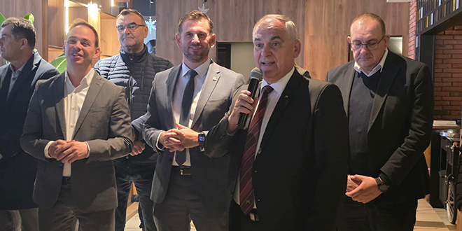 HDZ-ovci se okupili na tradicionalnom božićnom domjenku