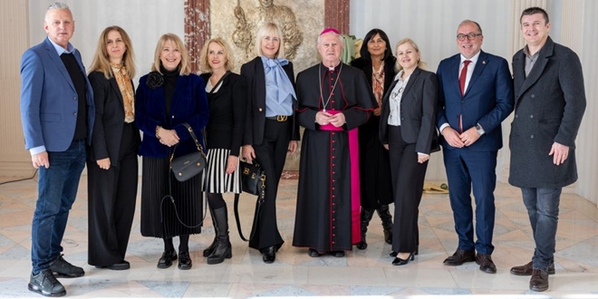 Upriličeno Božićno primanje za ravnatelje predškolskih ustanova, osnovnih i srednjih škola kod nadbiskupa Križića