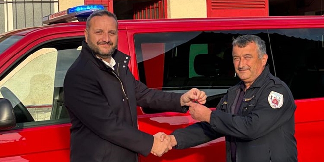 FOTOGALERIJA Općina Podstrana bogatija za novo vatrogasno vozilo