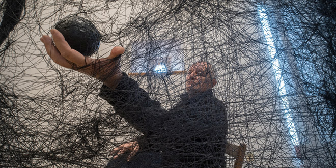 ONLINE IZLOŽBA: DRAŽEN PEJKOVIĆ 'Njegova manipulacija apstrakcijom, asocijativnošću i arhitektonskim elementima rezultira upečatljivim skulpturama'